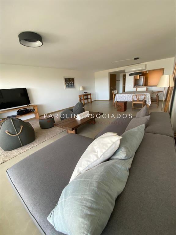 Apartamento en venta de 2 dormitorios en primera