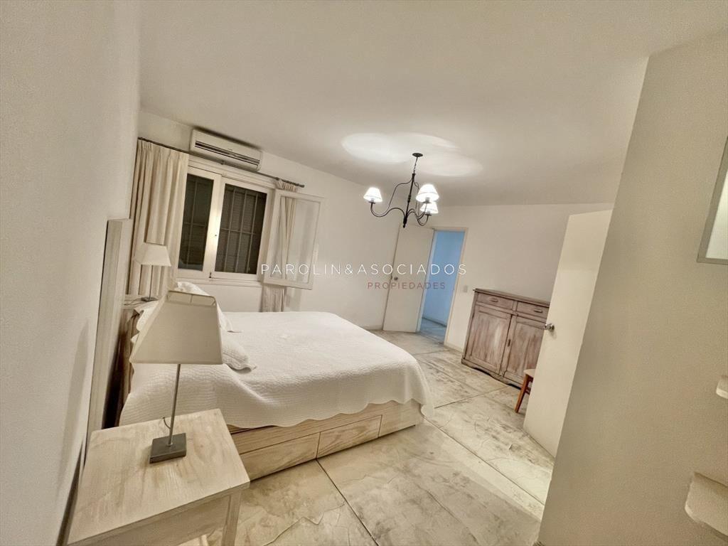 Hermosa casa en venta de 4 dormitorios en barrio