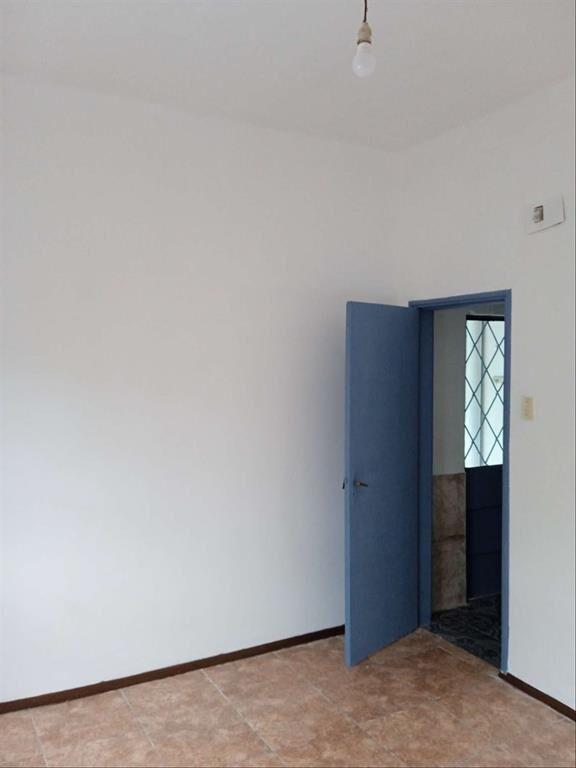 Casa en Alquiler sobre Av. Garzón, dos dormit. con fondo