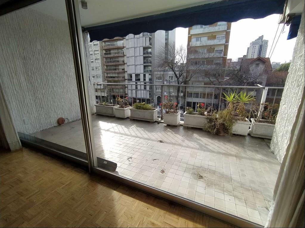 Venta Apartamento con Renta Pocitos 3 Dormitorios 4 Baños