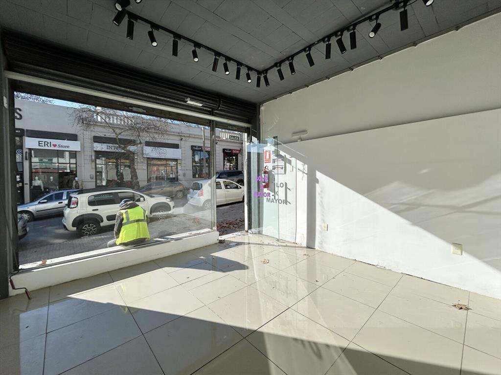 alquiler local comercial sobre libres zona mayorista