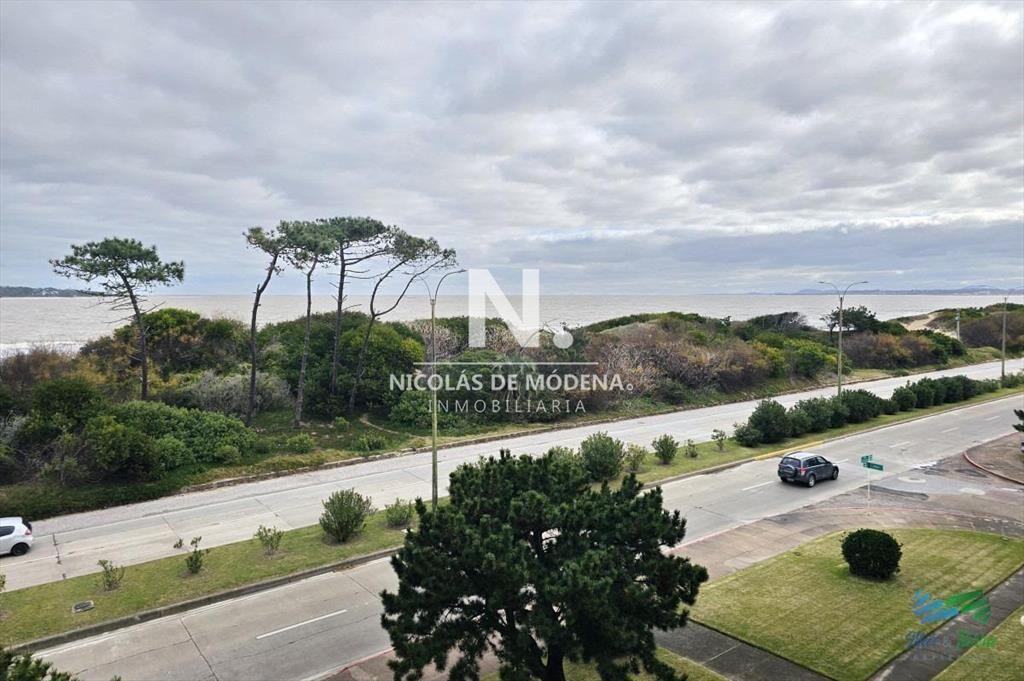 Edificio de 3 dormitorios en Punta del Este primera línea