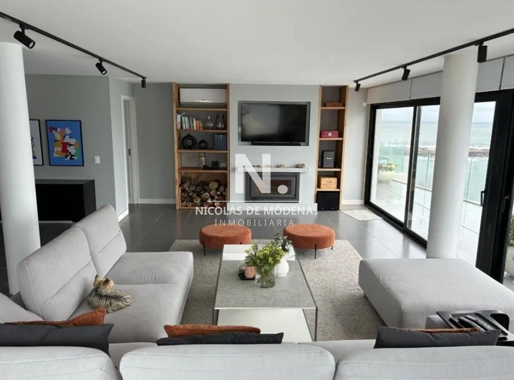 Vende apartamento Penthouse de 3 dormitorios con