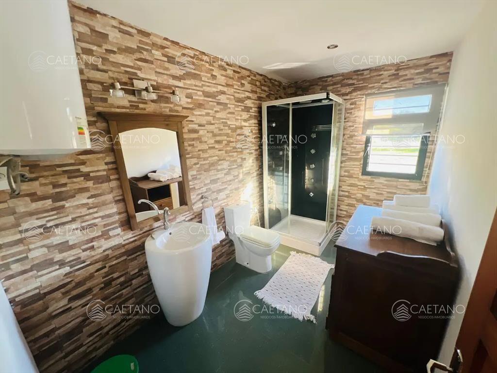 Venta casa tres dormitorios. Club Del Lago. Punta
