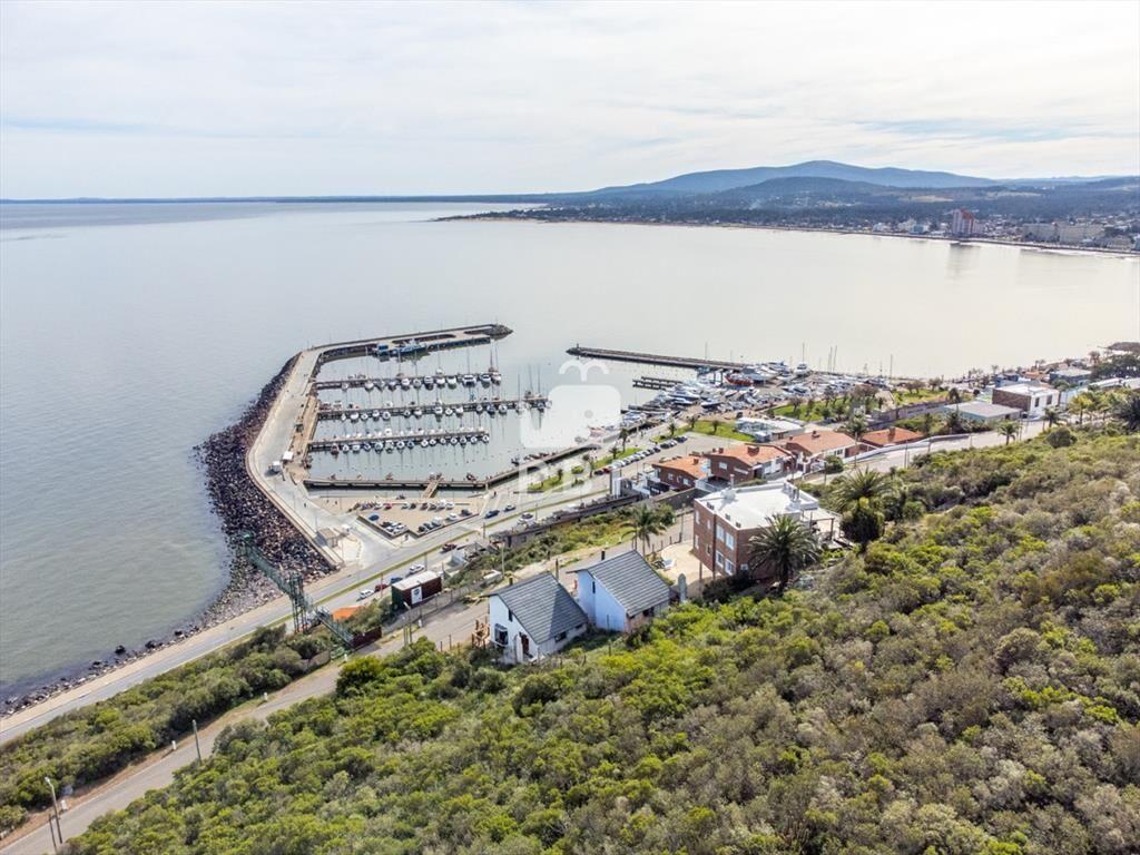 2 casas de 2 dormitorios con vista en Cerro San -