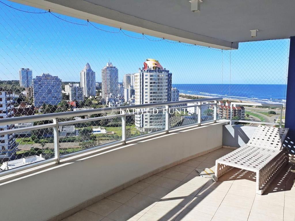Apartamento de 3 dormitorios en Av Chiverta