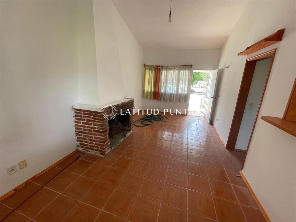 Maldonado centro, casa de dos dormitorios