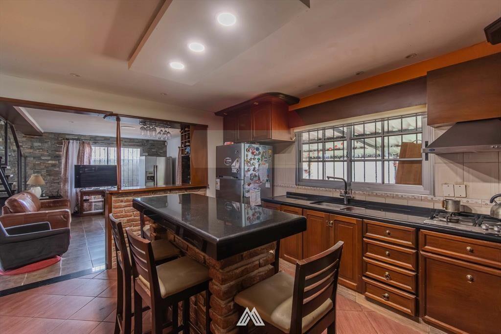 Se VENDE CASA 3 DORMITORIOS EN COLON