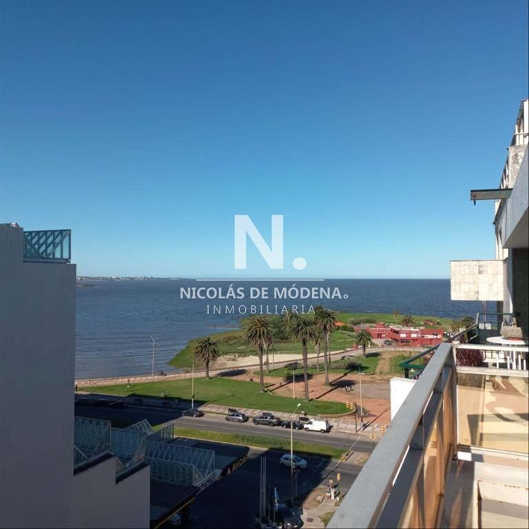 Penthouse de 4 Dormitorios en Venta, frente a la