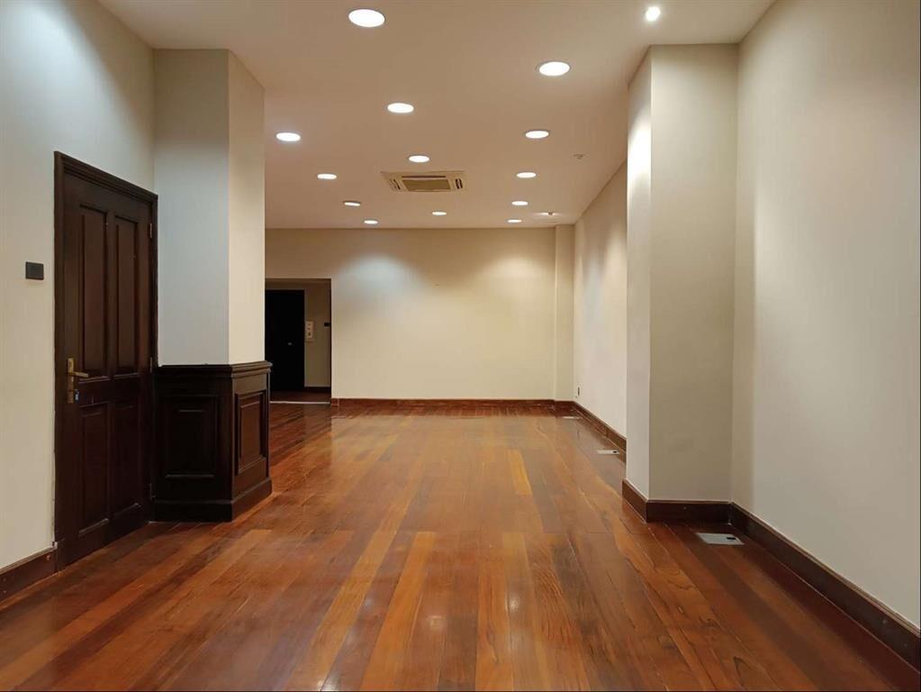 OFICINA ALQUILER - CIUDAD VIEJA- EDIFICIO