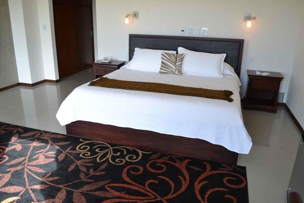 CHACRA EN VENTA 6 SUITE DE LUJO EN RUTA 12