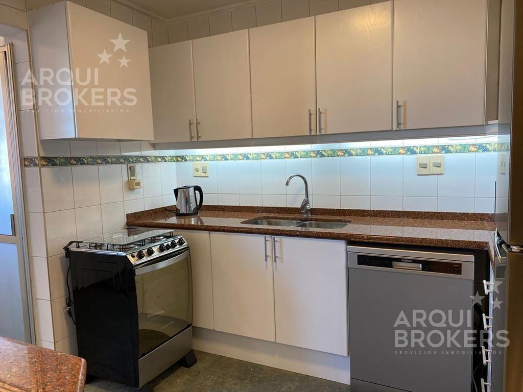 Alquiler apartamento dos dormitorios con muebles en Punta C