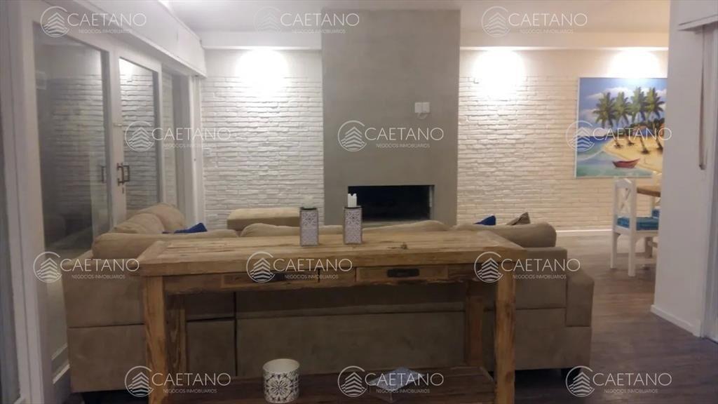 Alquiler y venta de casa de 5 dormitorios en del