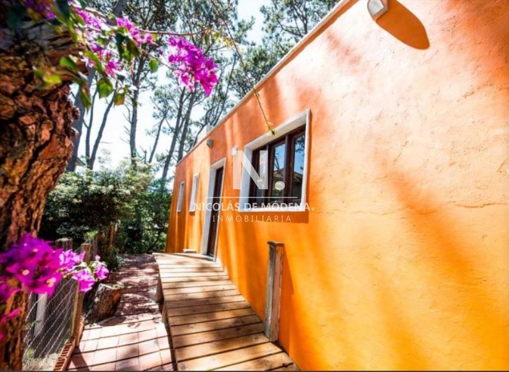 En venta hermosa y espaciosa casa en Solanas, de