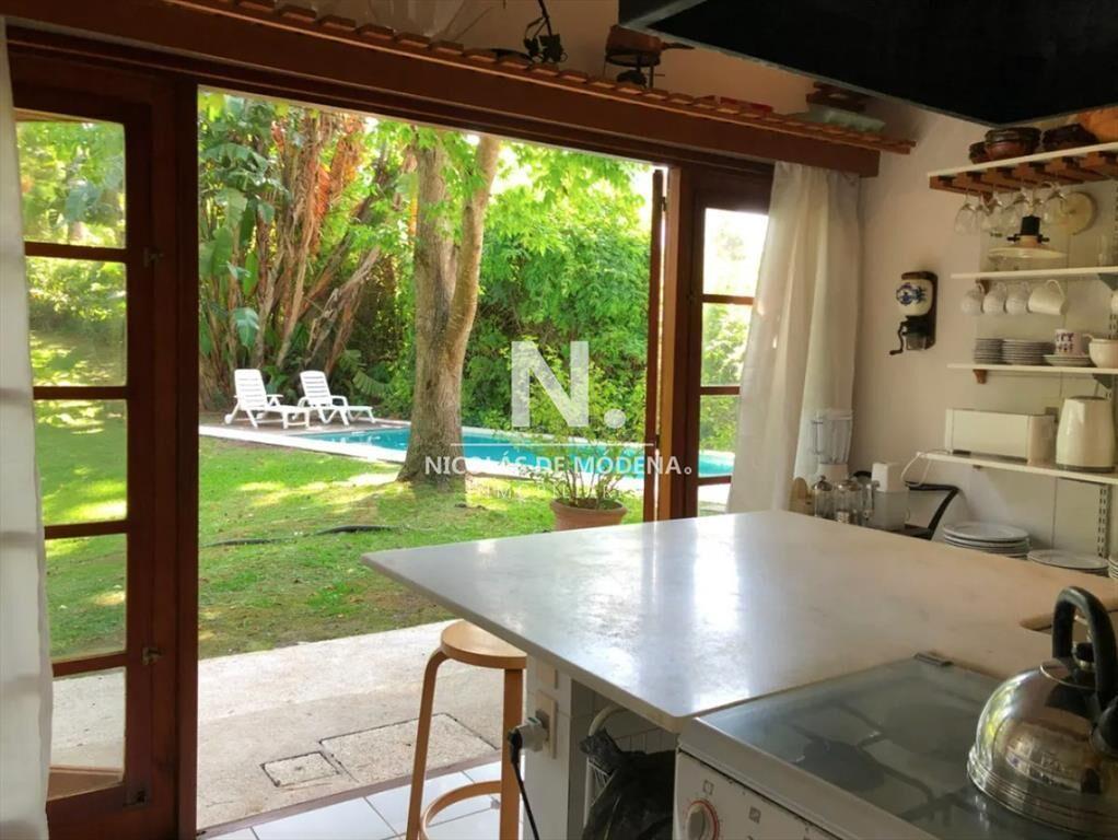 Chalet de 3 suites + dependencia en venta, Zona