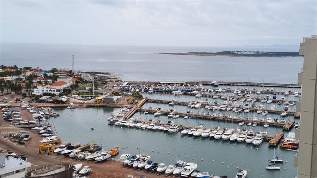 Apartamento en venta en piso alto por Puerto de