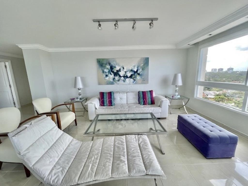 Apartamento en torre de categoría