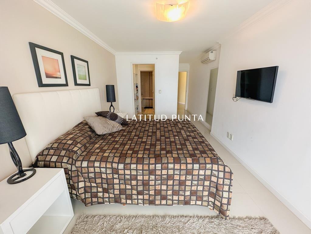Apartamento en Casino Tower, 2 dormitorios y