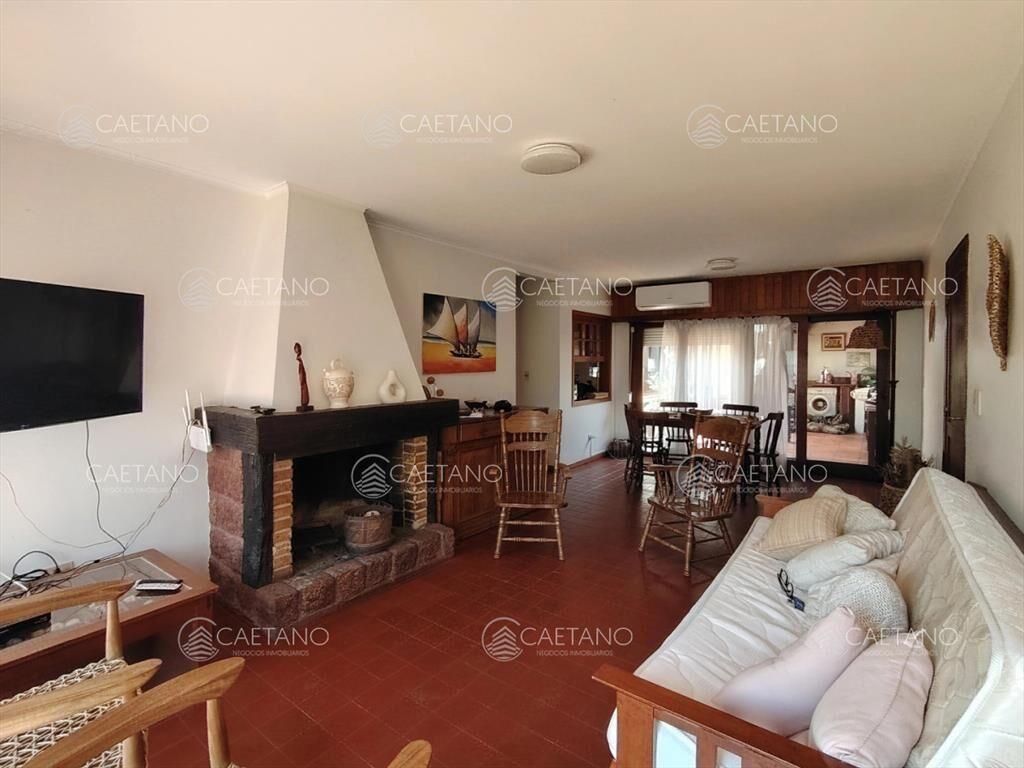 Casa de 3 dormitorios en alquiler anual, Playa Mansa, Punta