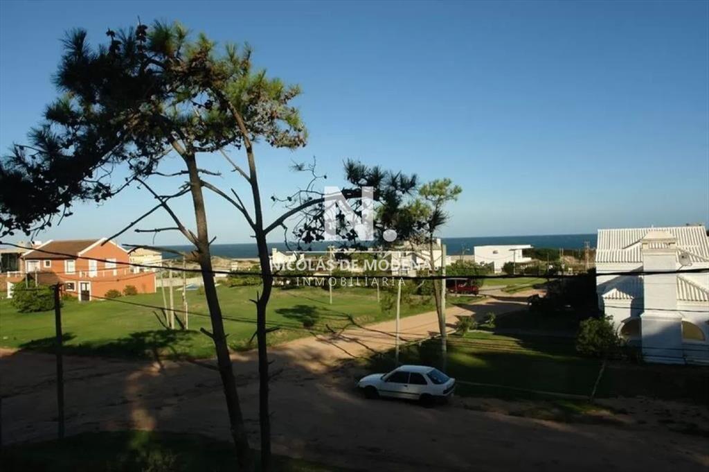 Excelente casa de dos plantas a pasos del mar!