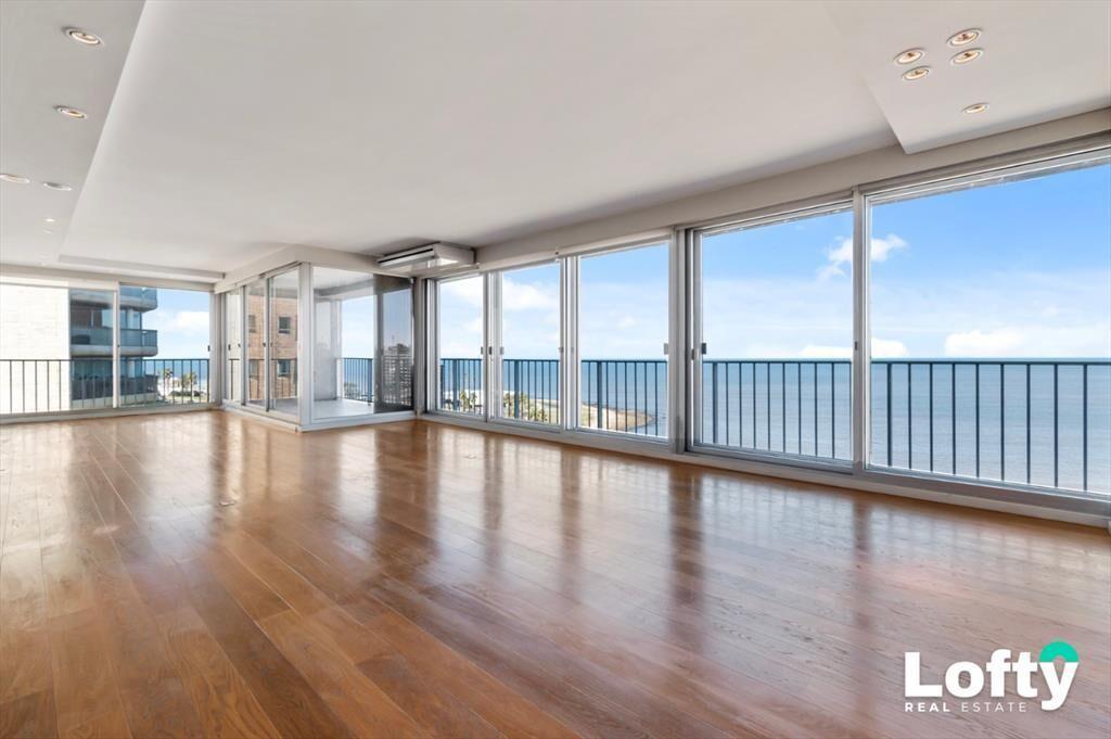 Apartamento en venta de 4 dormitorios 2 Garajes y Terraz...