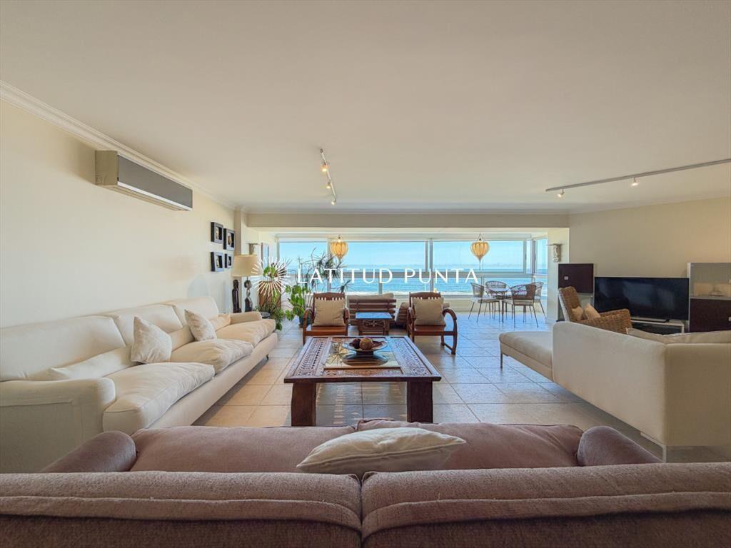 Apartamento frente al Océano, 3 dormitorios más