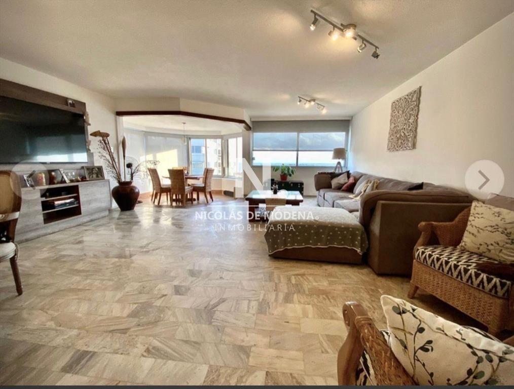 Vende apartamento 3 dormitorios en suite, en del
