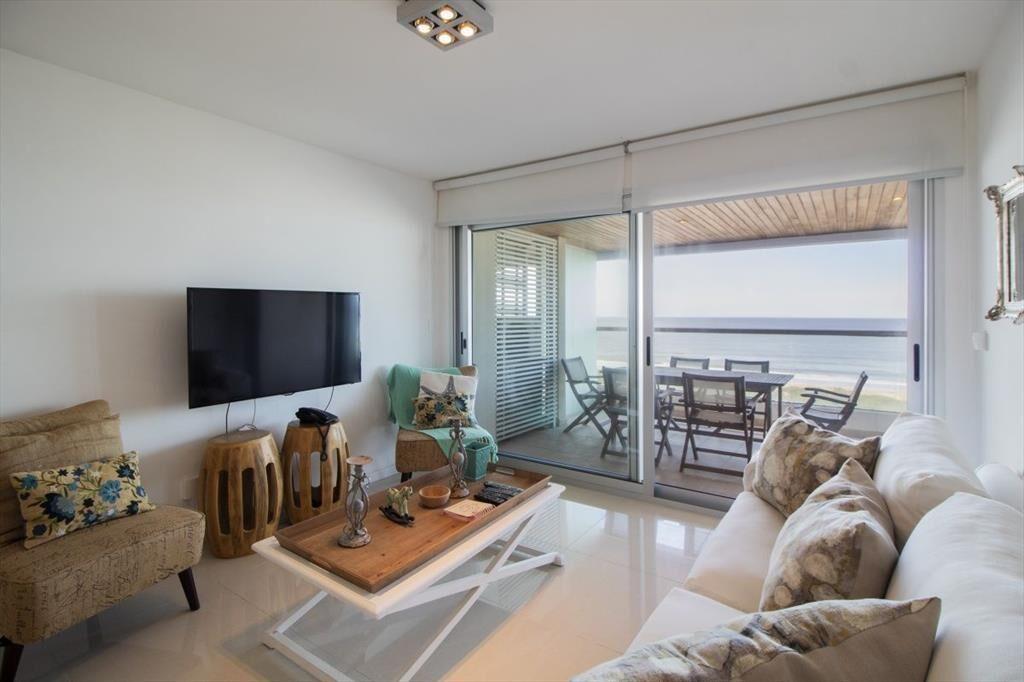 Excelente Apartamento de Tres Dormitorios con Vista a Playa