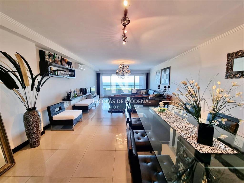 Apartamento en Torre Lobos frente a Playa Brava,