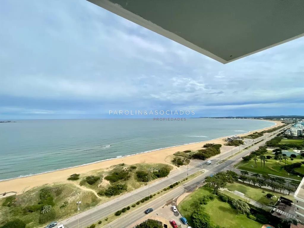 Apartamento en venta frente al mar en Torre Punta