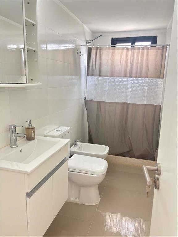 Alquiler anual de apartamento de 2 dormitorios con cochera-