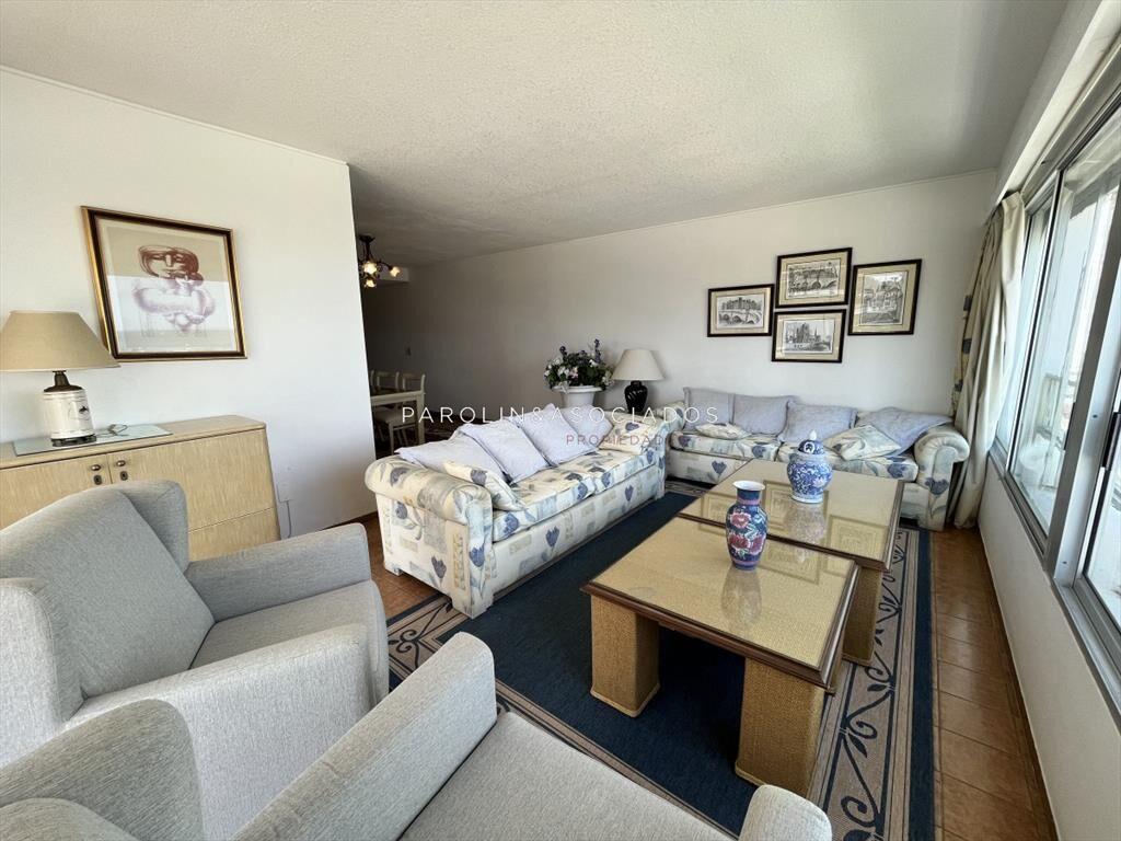Apartamento en venta en torre Jefferson, Punta del Este.