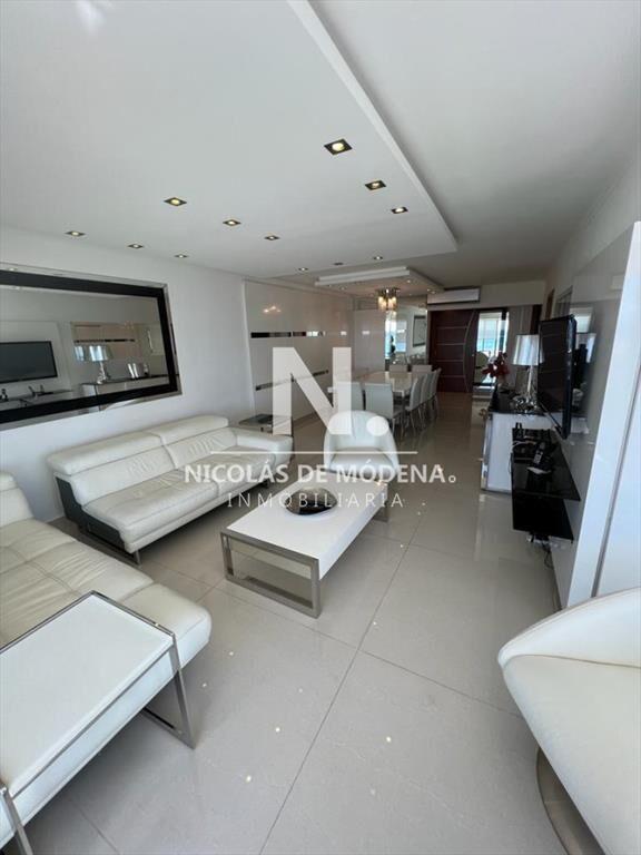Apartamento en Venta de 3 dormitorios en Edificio