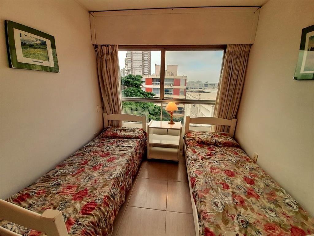 Vendo apartamento de 2 dormitorios y garage. Península, Pu