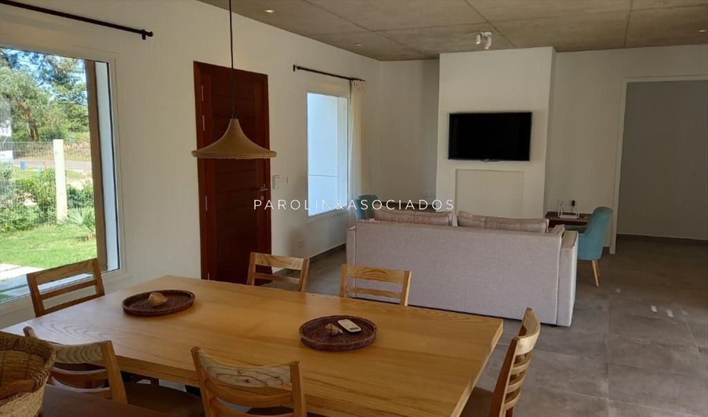 Casa en venta de 3 dormitorios en La Barra, Punta del Este.