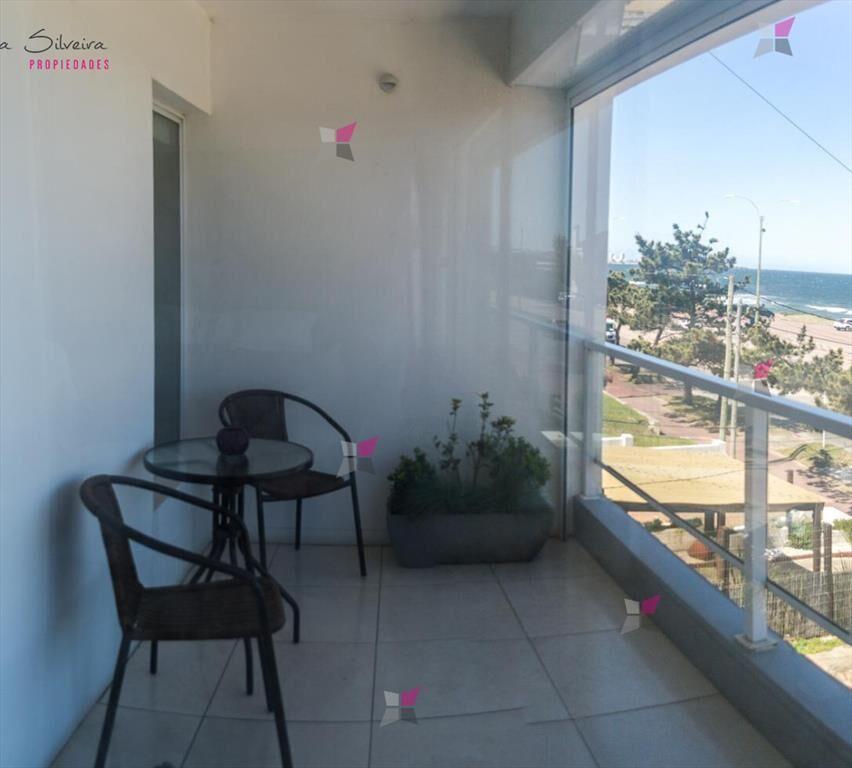 VENTA DE CASA DE 5 DORMITORIOS FRENTE AL MAR EN