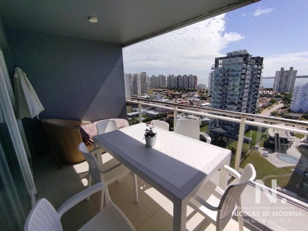 Vende Apartamento de 3 Dormitorios en Brava Punta del Este.