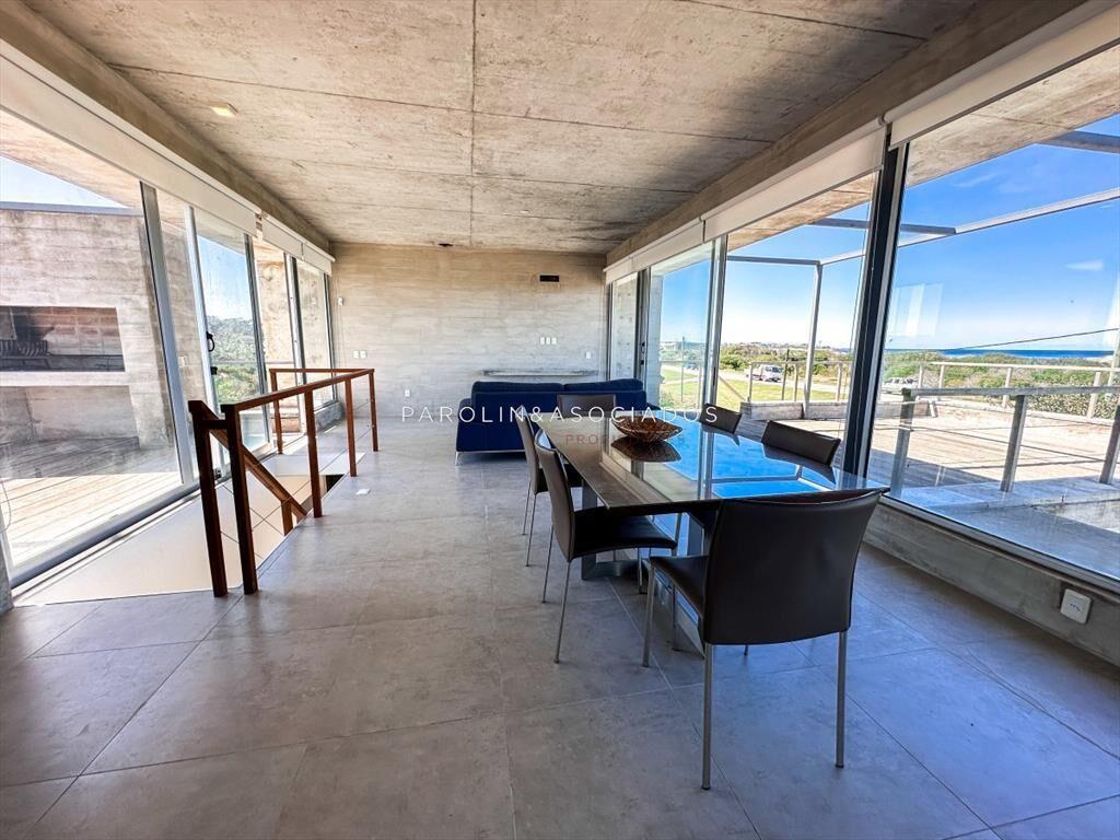Casa en venta de 3 dormitorios en frente al mar de La Juani