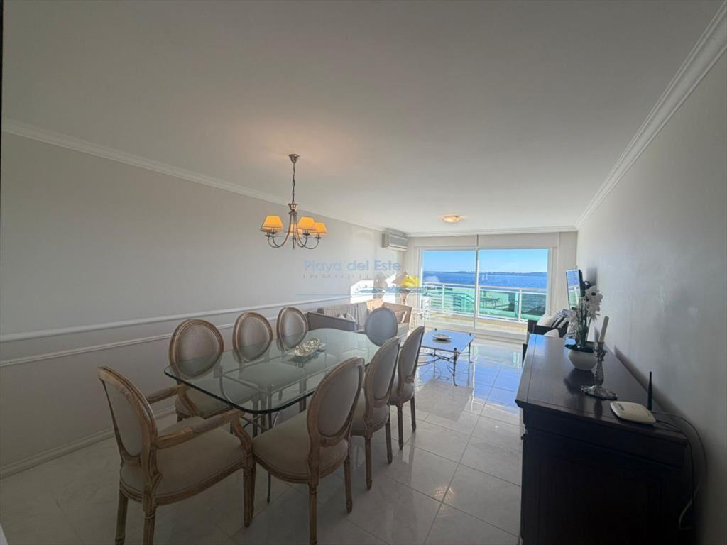 Apartamento de 3 dormitorios en Punta del este ,