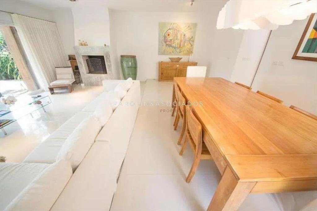 VENTA DE CASA DE 4 DORMITORIS EN MONTOYA PUNTA