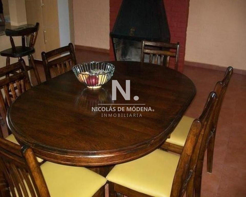 Casa en venta, a pocos metros del mar.
