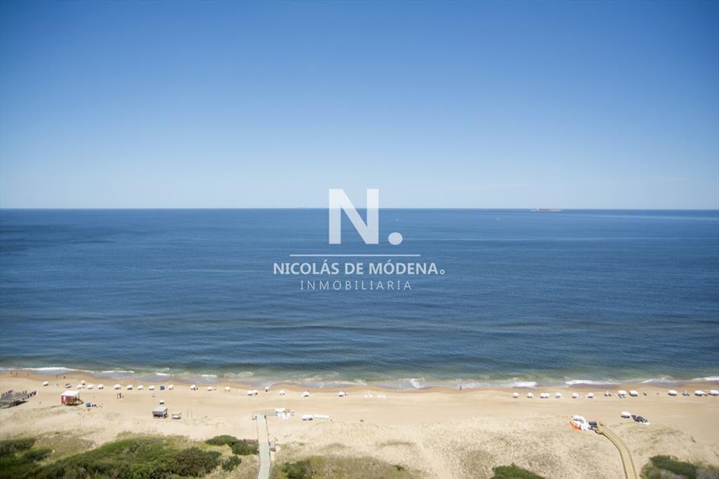 Departamento de 4 dormitorios en venta, frente al