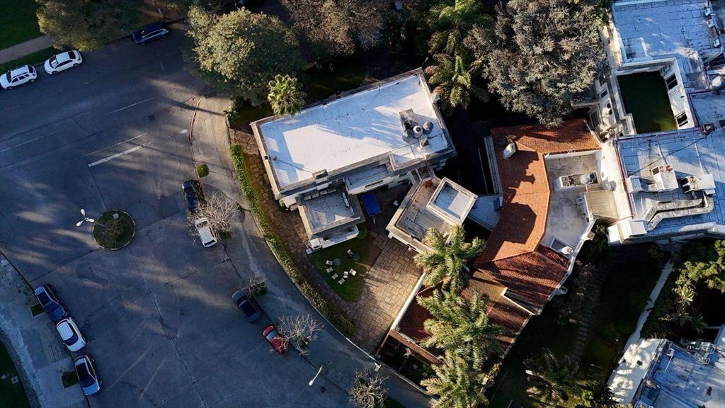 Venta de Gran Casona en Parque Batlle ideal empresa o embaja