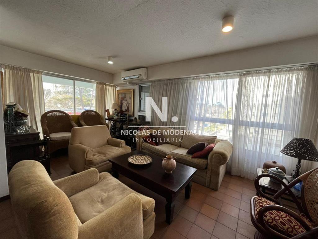 En venta apartamento de 2 dormitorios en Punta del Este