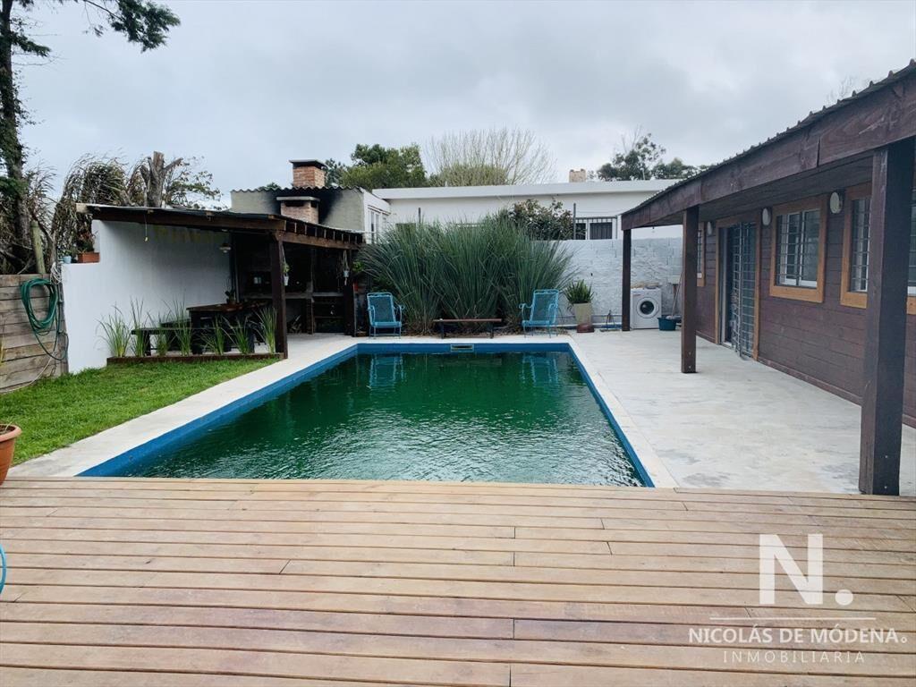 Casa en Venta a 50 metros del Mar, 4 dormitorios, Balneario