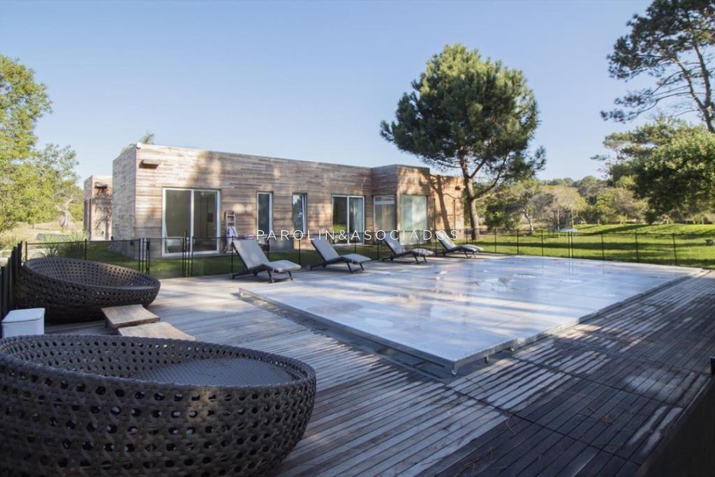 Casa en Venta de 3 Dormitorios en Laguna Escondida