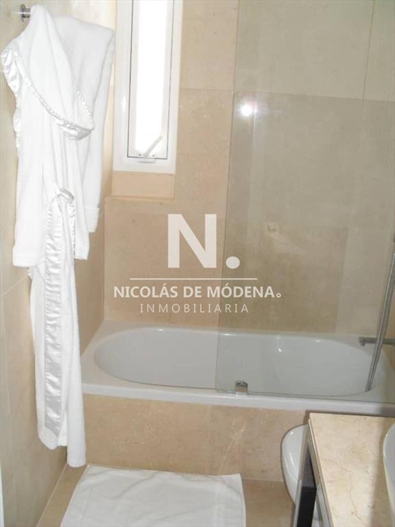 Departamento en piso alto, a la venta, en Punta