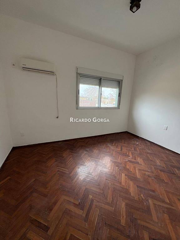 Casa de 4 dormitorios + Local en Venta a metros de Av. M...