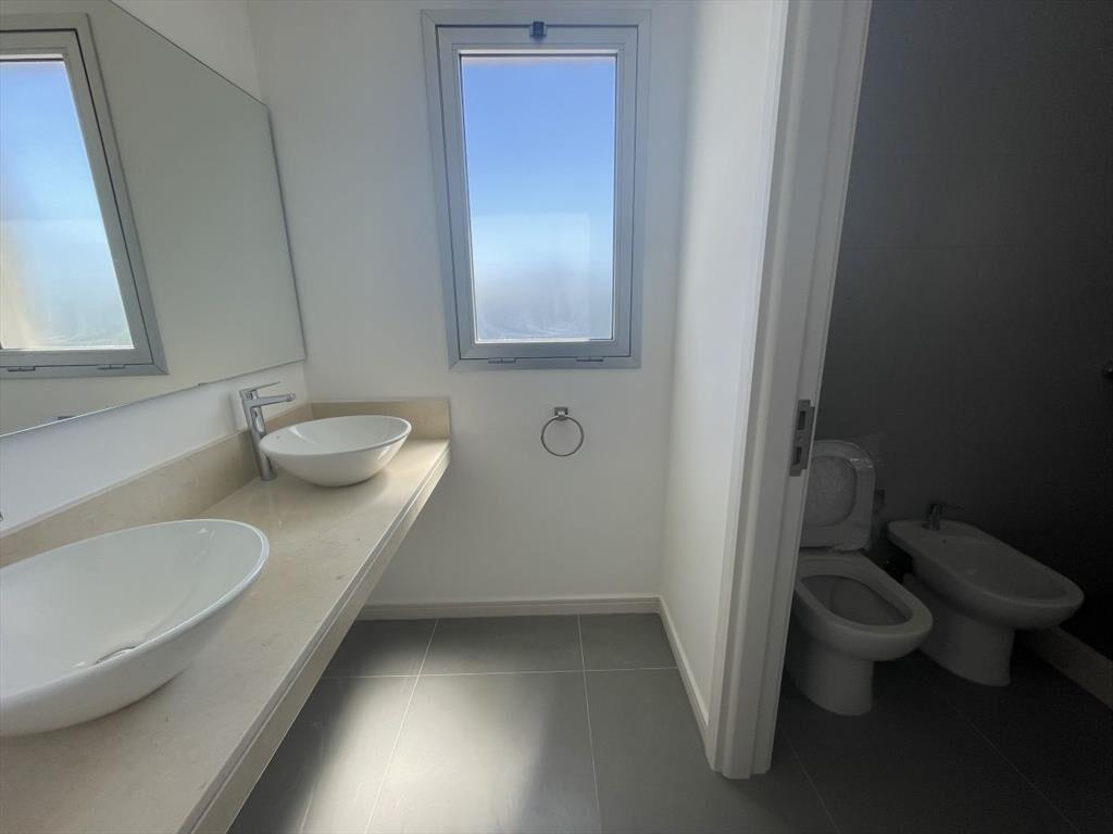 VENTA APARTAMENTO DE 3 DORMITORIOS EN PUNTA DEL ESTE CON PA