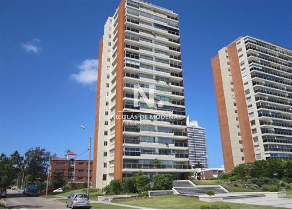Departamento en venta, 3 dormitorios. Torre